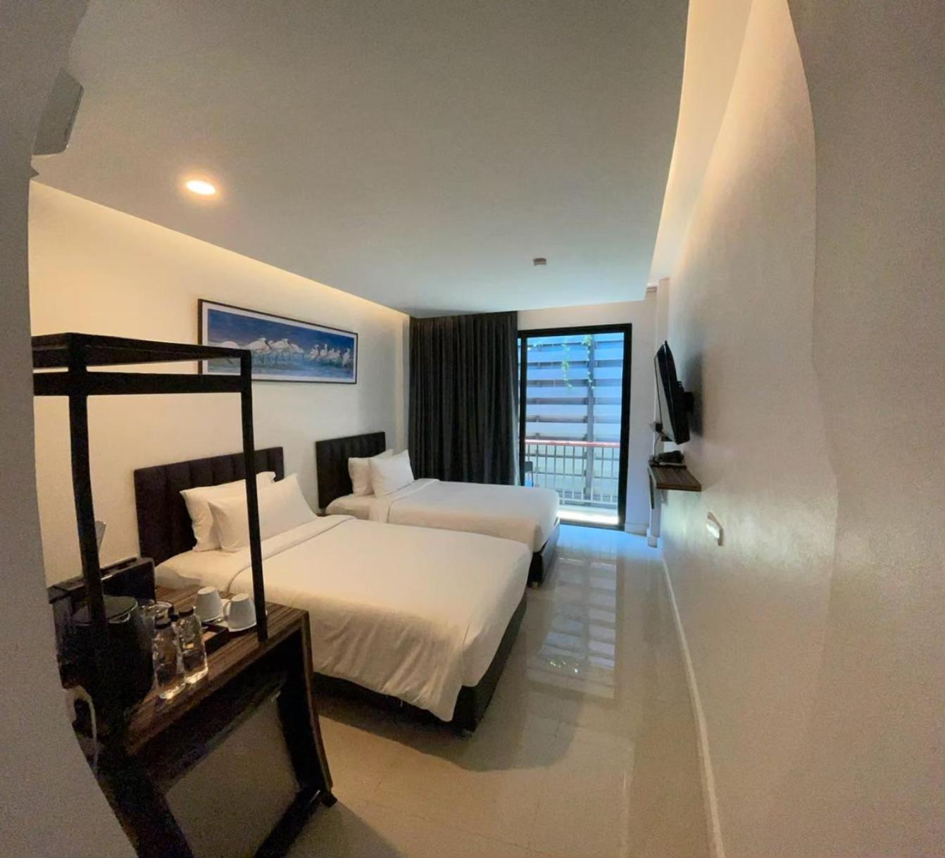 Red Door Samsen Hotel, 3* Bangkok